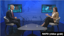 Генеральний секретар НАТО Єнс Столтенберг та кореспондентка Радіо Свобода Зоряна Степаненко. Брюссель, Бельгія, 20 лютого 2024 року