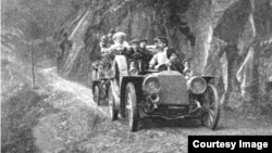 Pe potecile munților Caucaz, membrii primei expediții automobilistice intercontinentale românești.