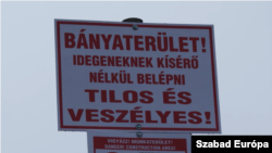 Figyelmeztető tábla a recski andezitbányánál