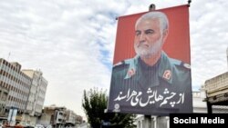 بعد از لغو بازی دو تیم سپاهان و الاتحاد، در برخی از مناطق تهران بنرهای تبلیغاتی حکومتی با تصویر قاسم سلیمانی نصب شده است
