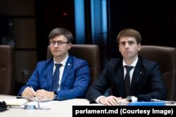 Șeful CNA Iulian Rusu și Șeful Direcției de urmărire penală a CNA, Dumitru Cuciaș, la audierile publice organizate de Comisia juridică, numiri și imunități la 25 septembrie.