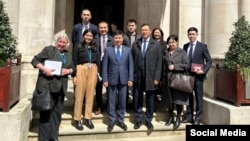 Темир Сариев Британияга Кыргызстандын товарларын жеткирүү маселеси талкууланганын билдирди.