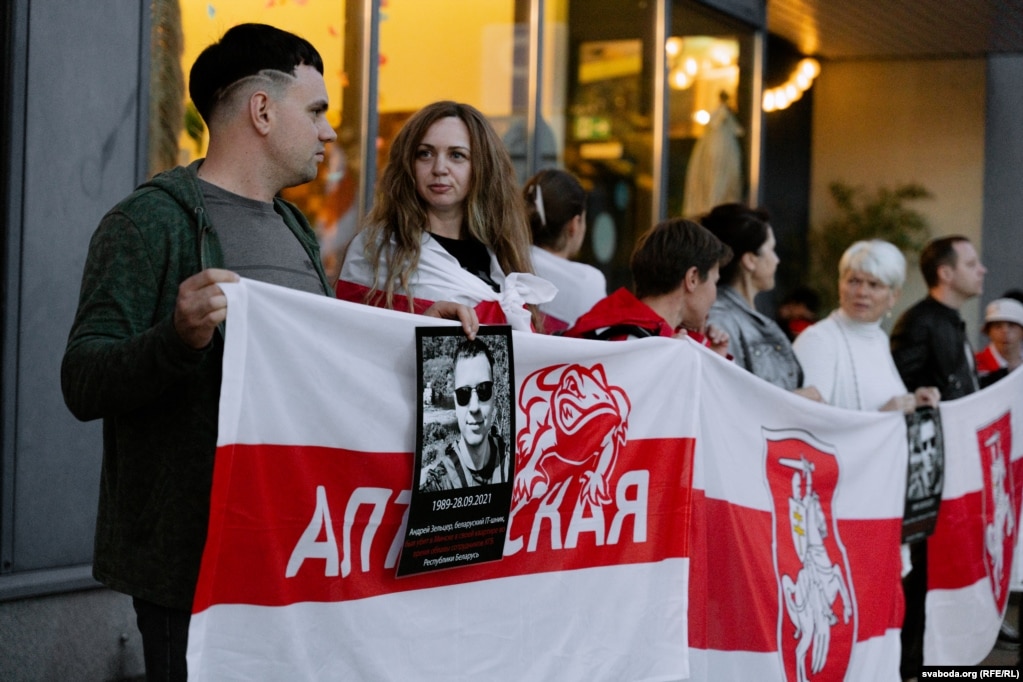 A Vilnius, vicino all'ambasciata bielorussa, è stata commemorata la memoria dell'assassinato Andrei Seltser
