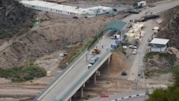 Азербайджанский контрольно-пропускной пункт. Баку и Ереван в августе подписали соглашение в Вашингтоне о коридоре через армянскую территорию, который свяжет Азербайджан с его эксклавом Нахичеванью и может стать важной транспортной артерией