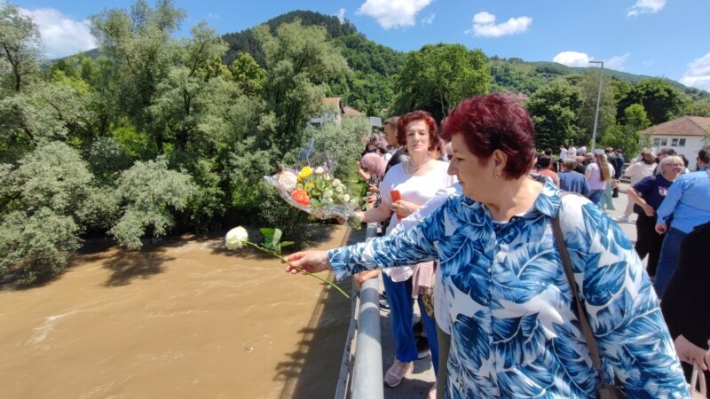 Ruže niz rijeku za žene silovane u ratu u BiH