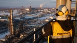 Rafinăria din Novokuibîșevsk, o filială a companiei petroliere Rosneft, aflată în prezent sub sancțiuni ale Uniunii Europene. (Fotografie de arhivă).