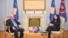 Presidentja e Kosovës, Vjosa Osmani, gjatë takimit të rregulltë me ambasadorin amerikan në Kosovë, Jeffrey Hovenier. Prishtinë, 22 shkurt 2024. 