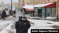 Policija ispred kafića Street Food Bar dan nakon napada, 3. april 2023.