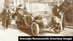 Romanian travelers arrive in Monaco in 1911.