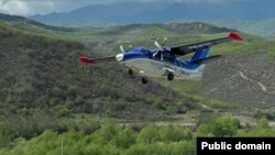 Երևանից փորձնական թռիչք կատարած L-410 օդանավը վայրէջք է կատարում Կապանի «Սյունիք» օդանավակայանում, 26-ը ապրիլի, 2023թ.