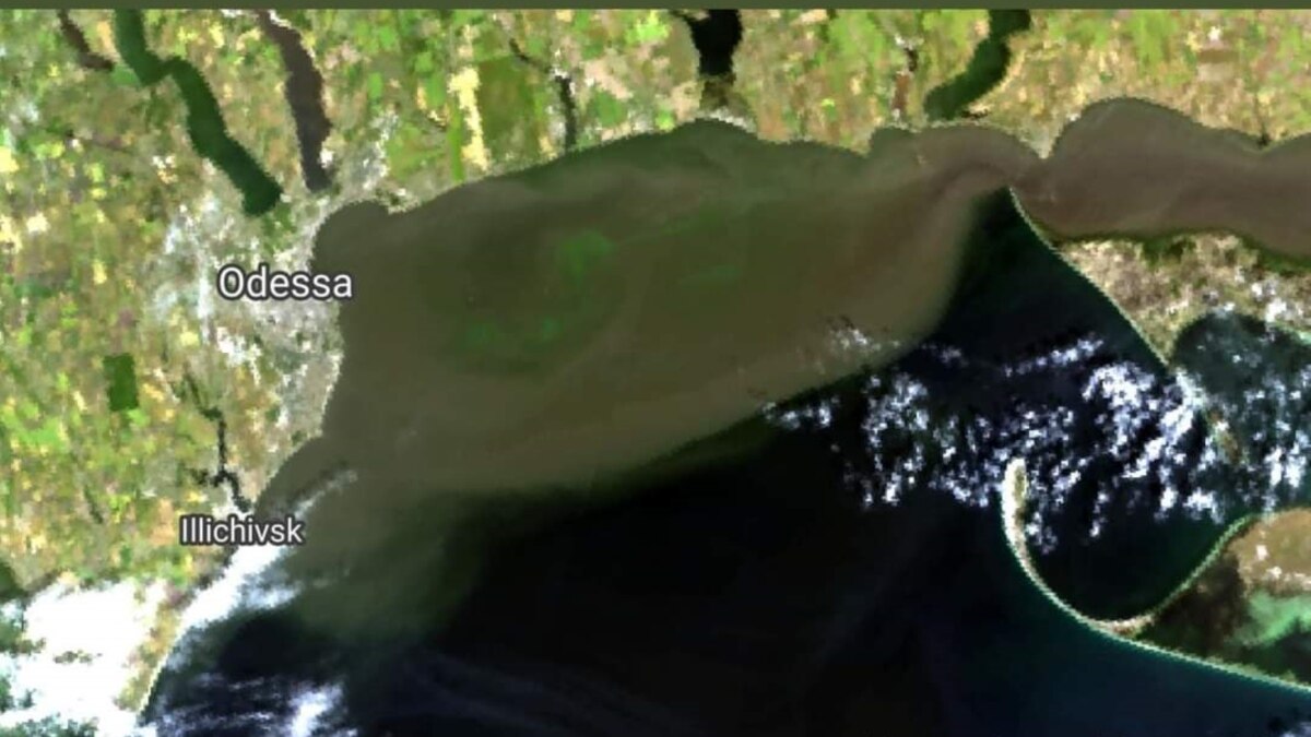 Замърсяването вследствие на пробиването на язовир Нова Каховка е достигнало