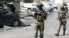 Izraelski vojnici patroliraju u gradu Sderotu u blizini policijske stanice koja je bila poprište borbi nakon masovnog upada Hamasa iz Pojasa Gaze 7. oktobra 2023.