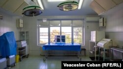 Sala de operație a secției arsuri și chirurgie plastică