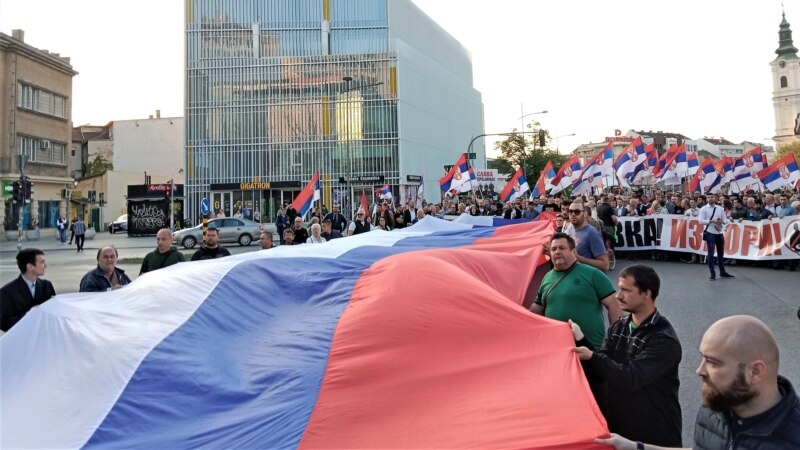 Desničari sa skupa u Novom Sadu tražili ostavke zvaničnika u Srbiji