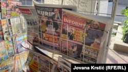 Naslovnice Večernjih novosti, Kurira i Informera na kiosku uBeogradu, april 2024.