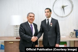The Turkmen state media version of the same handshake
