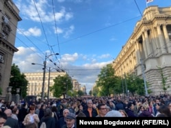 Kolona se ulicom Kneza Miloša kreće ka zgradi Vlade Srbije u Beogradu, 8. maj 2023.