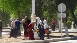 Diňle: Awazada býujet işgärleri mejbury arassaçylyk işlerine çekilýär, köçeler ýapylýar