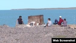 На берегу озера Балхаш. Карагандинская область, 29 мая 2024 года