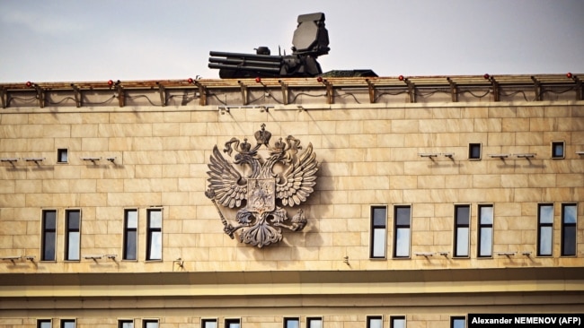 Самохідний зенітно-ракетний гарматний комплекс (ЗРГК ) «Панцир С1» на даху будівлі Міноборони Росії. Москва, 17 квітня 2023 року