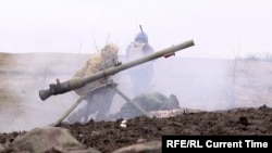 Українські вояки в роботі на фронті під Бахмутом