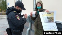„Tényleg azt akartam, hogy az emberekben kétségek ébredjenek, hogy részt kell-e venni ebben a testvérgyilkos háborúban, nem tagadom a szándékaimat” – mondja Alekszej Szemjonov orosz háborúellenes aktivista