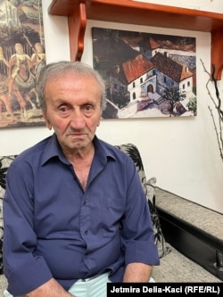 Halit Hoxha, një nga të mbijetuarit e masakrave në Çamëri duke folur për Radion Evropa e Lirë.