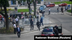 Scena tentativei de asasinare a premierului Slovaciei, Robert Fico, la Handlova, în nord-estul Slovaciei