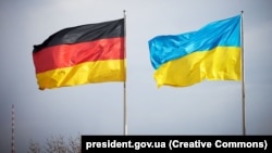 پرچم‌های اوکراین و‌ آلمان