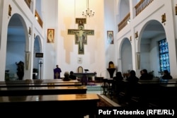 Христиане греко-католической общины молятся за победу Украины. Алматы, 24 февраля 2024 года