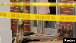 Mahagony Masterpiece Dance Studio, dan nakon pucnjave na rođendanskoj zabavi tinejdžera u plesnom studiju u Dadevilleu, Alabama, SAD, 16. aprila 2023. 