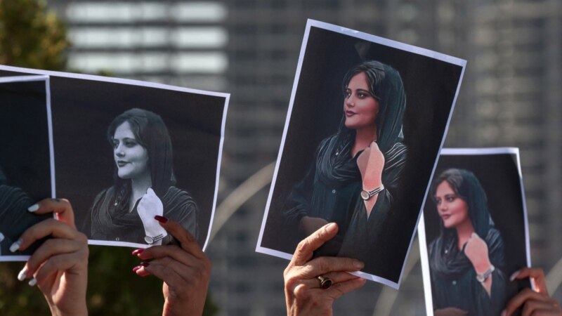 Në përvjetorin e vdekjes së Aminit, Irani arreston babanë e saj