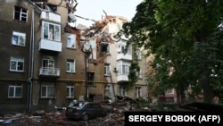 Разрушенный в результате атаки беспилотников с российской стороны жилой дом в Сумах, 3 июля 2023 года