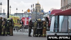 Экстренные службы у кафе, в котором произошёл взрыв 