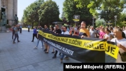 Протест на новинари и активисти во Бања Лука против Законот за криминализација на клевета