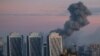 Dim se diže nad gradom nakon udara ruskih raketa i dronova, usred ruskog napada na Ukrajinu, u Kijevu, Ukrajina, 29. decembra 2023.
​