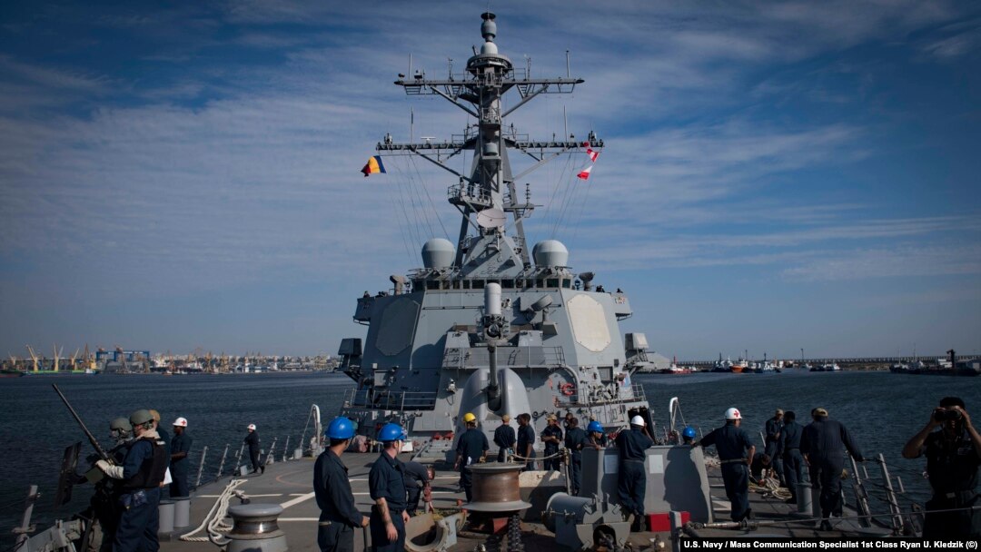 Distrugătorul american USS Carney, parte a sistemului antirachetă Aegis, care include și baza de la Deveselu, la plecarea din portul Constanța, 18 august 2018.