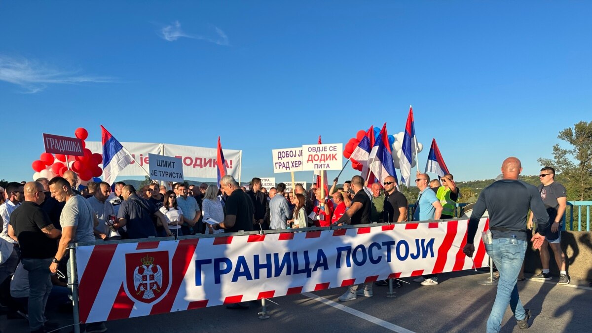 Protesters Back Indicted Pro-Russian Bosnian Serb Leader - Vimarsana News