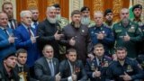 Кадыров в окружении чеченских чиновников и силовиков