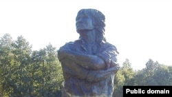 Памятник Виктору Цою, установленный на месте гибели. (Скульпторы: Р.Верещагин и А.Хабелашвили). Республика Латвия