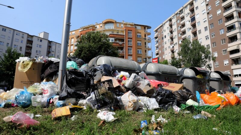 В районах и городах Башкортостана ввели режим ЧС из-за невывоза мусора