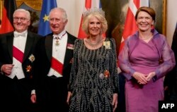 Regele Charles III și soția sa Camilla, alături de familia prezidențială a Germaniei.