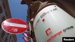 Vlasti Republike Srpske intenzivirale su proces zaduživanja pred 28. jun, datum kada je na naplatu dospijevalo oko 200 miliona evra obaveza zbog obveznica prodatih na Bečkoj berzi prije pet godina.