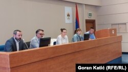 Novinari i predstavnici nevladinih organizacija na sastanku s poslanicima u Narodnoj Skupštini Republike Srpske u Banjaluci, 13. marta 2023