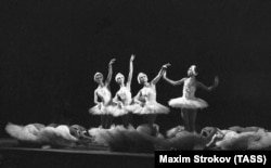 Сцена из балета П.И. Чайковского "Лебединое озеро", СССР