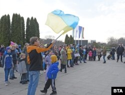  Доброволци, неправителствени организации и украински бежанци участваха в 