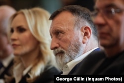 Paul Stănescu (dreapta) unul dintre cei mai vocali lideri ai PSD în a critica deciziile actualului Guvern.