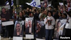 Ljudi na protestu traže hitno oslobađanje talaca, u Jerusalimu 22. maja 2024. 