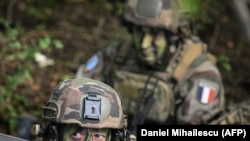Солдаты французской армии принимают участие в учениях передовой боевой группы НАТО (BGFP), иллюстрационное фото 
