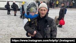 Волонтер Олег Дегусаров під час евакуації